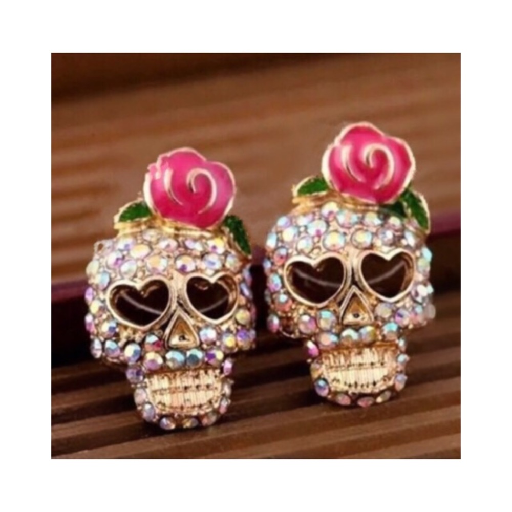 NEW! Skull Rhinestone studs - Picture 1 of 8